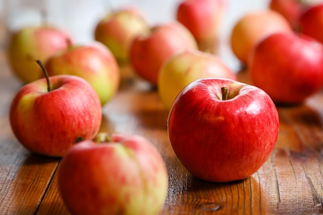 Is It Good to Eat Apples on an Empty Stomach?