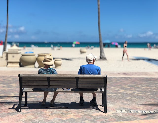 Retirement in a Hot Climate? Beware of Accelerated Aging